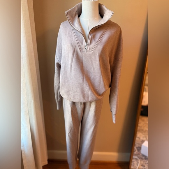 Varley Pants - Varley Hawley Half-Zip and Slim Cuff Pants set